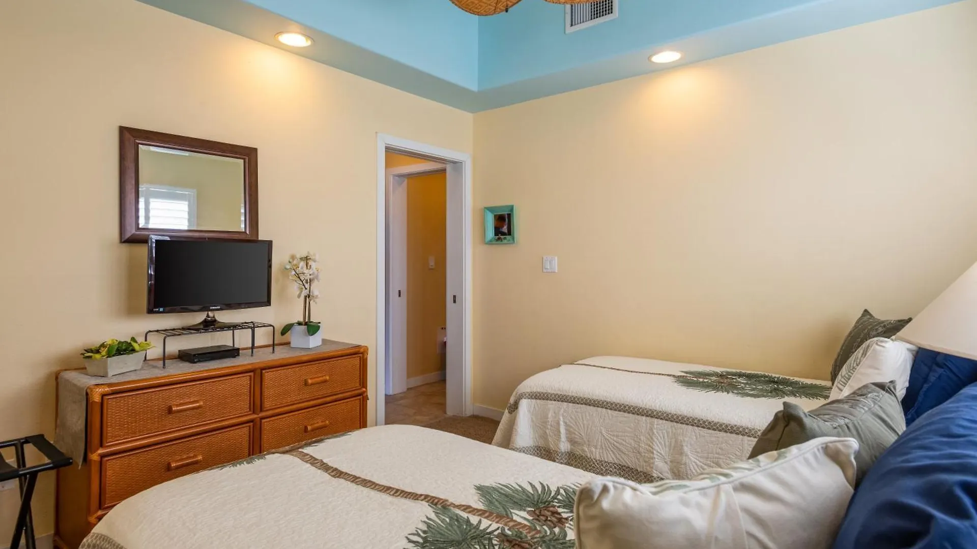 Beach Front Ocean View Top Floor Luxury Penthouse Kailua-Kona Apartament