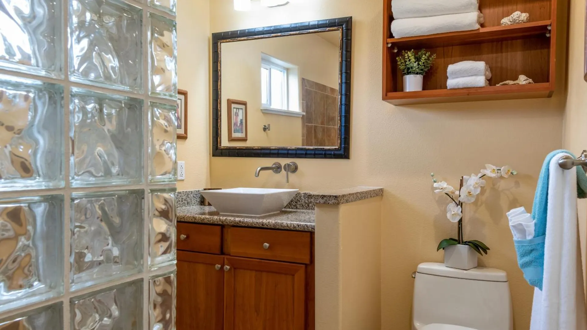 Beach Front Ocean View Top Floor Luxury Penthouse Kailua-Kona